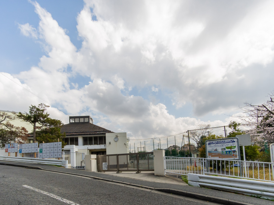横浜市立青葉台中学校　約1400ｍ