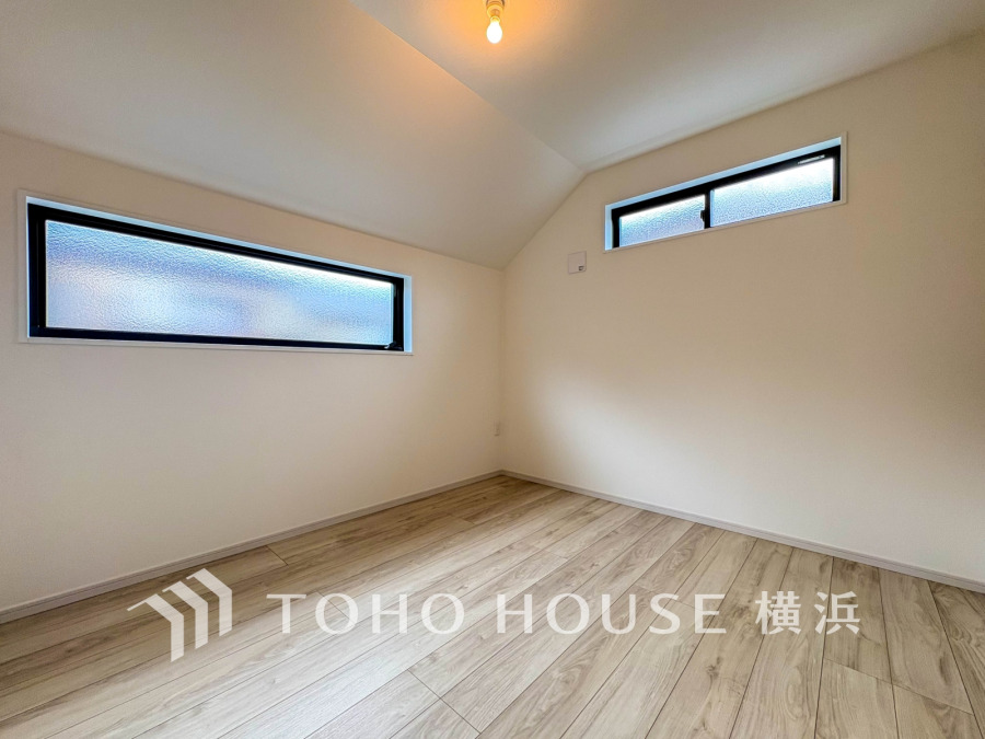 家族一人ひとりの大切なプライベート空間。趣味・感性で個性的に飾って頂けるようシンプルに仕上げてあります。自分時間を充実させながら心豊かなひとときを過ごすための大切な空間。