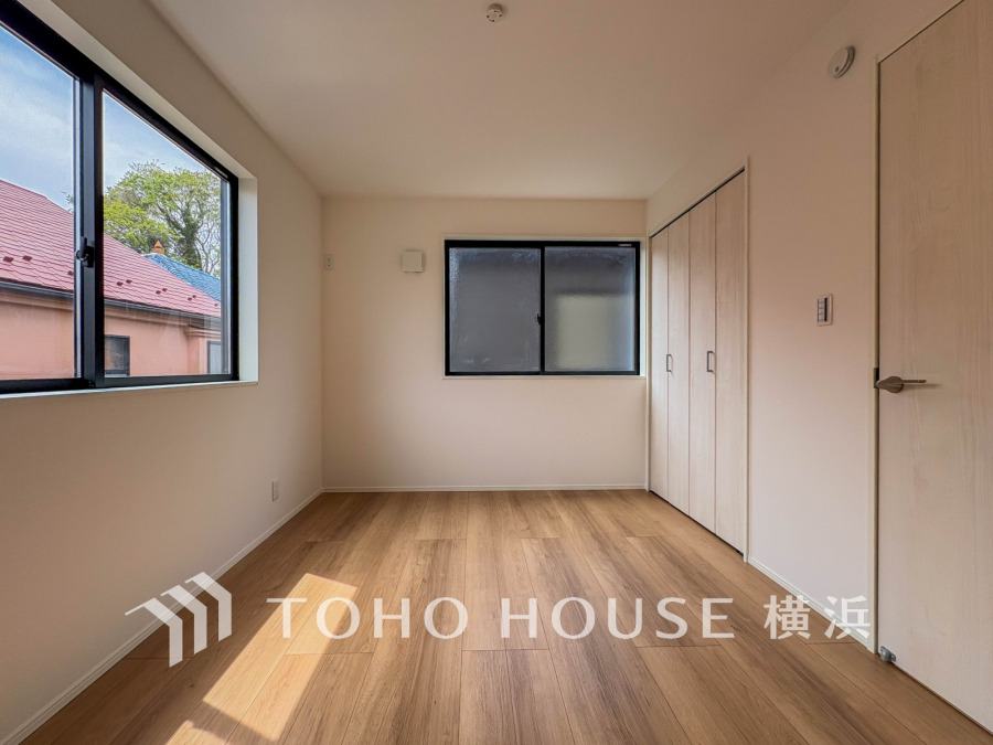 快適に過ごす条件は、一人ひとり違います。飾リ過ぎないシンプルな内装と偏り過ぎないデザインで統一しております。居住していく中でオーナー様だけの【マイホーム】に創り上げて下さい。