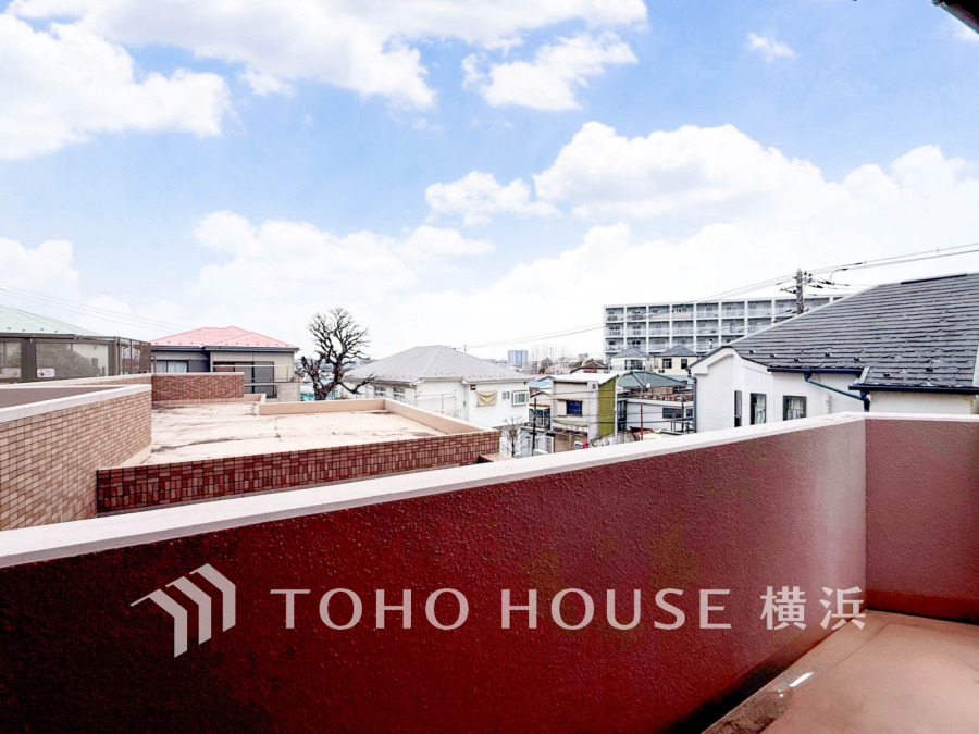 全室がバルコニーに面した4LDKのお住まい。3面をバルコニーに囲まれた開放的な住空間