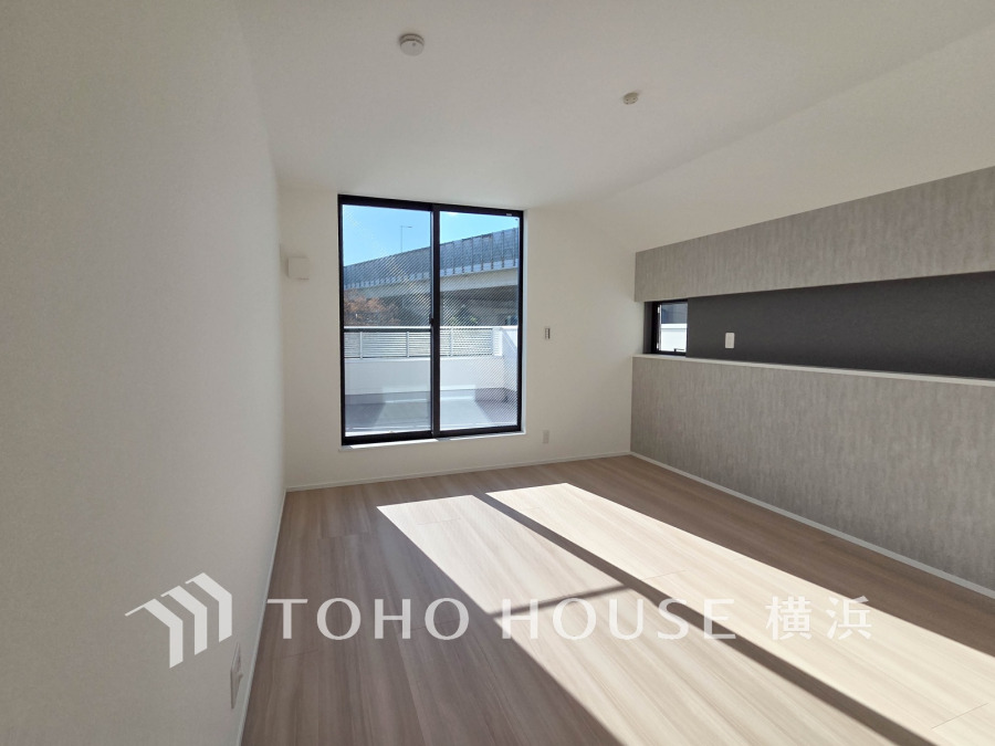 採光もアクセントの一つとして。プライベートルームにはやさしい光が射し込んでいて、この明るい好みの空間で読書をしたり、音楽を聞いたりと一人の時間も充実したものにできます。