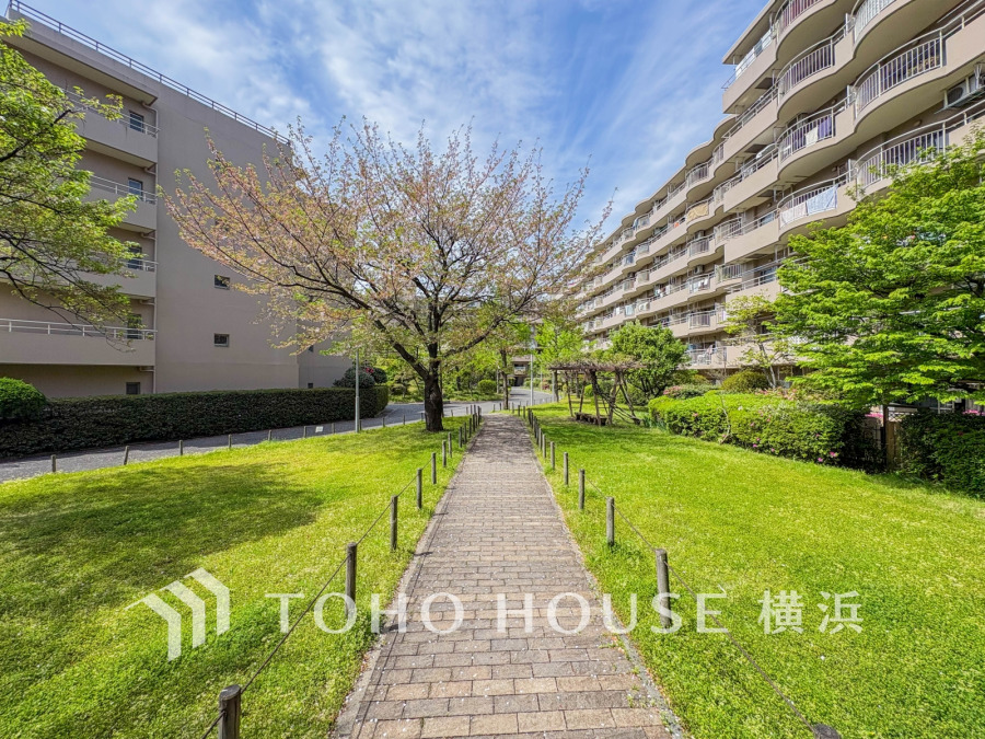 全5棟、総戸数378戸のビッグコミュニティ。時間のゆとりと空間、爽やかな陽光がもたらす光と風を贅沢なまでに感じる暮らしが始まります。