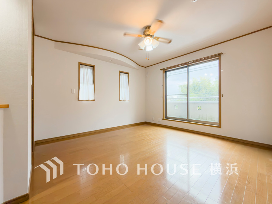 採光もアクセントの一つとして。プライベートルームにはやさしい光が射し込んでいて、この明るい好みの空間で読書をしたり、音楽を聞いたりと一人の時間も充実したものにできます。