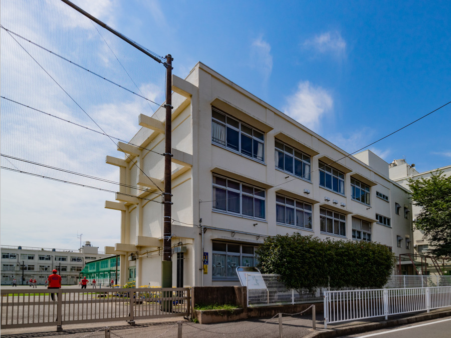 南瀬谷小学校…約550ｍ
