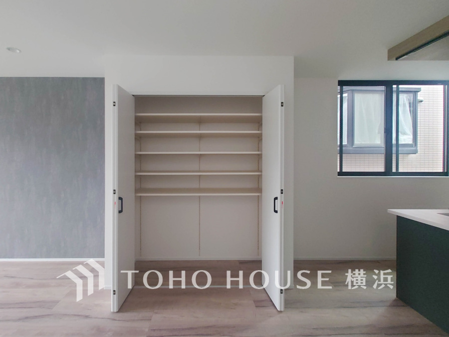 お客様の求める本当の“住み心地”とは何なのか。そのための一手間一工夫を惜しみません。街並みや周辺の環境に呼応しながら、美しく、そして毎日の暮らしを考慮した機能性の高い住まい。