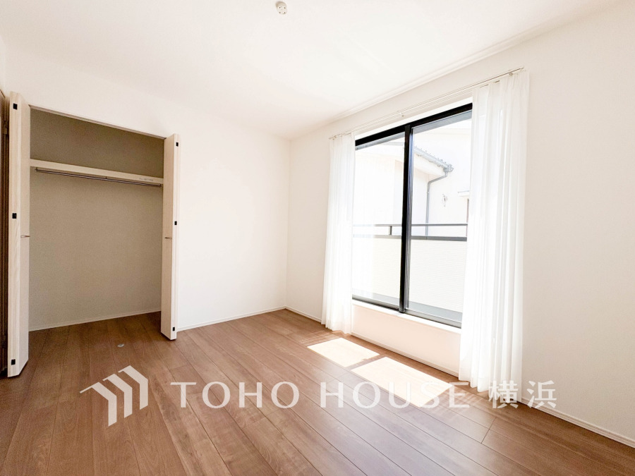 快適に過ごす条件は、一人ひとり違います。飾リ過ぎないシンプルな内装と偏り過ぎないデザインで統一しております。居住していく中でオーナー様だけの【マイホーム】に創り上げて下さい。