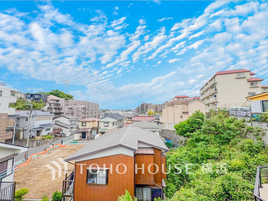開放感があり、遮るものもなく気持ちのいい景色が広がります。お部屋にも爽やかな風と暖かく柔らかな日差しが差し込み、毎日の暮らしを豊かに彩ります。
