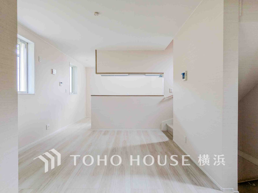ここにはみんなが集い、食事と楽しい会話が始まる。話に夢中になりすぎて、ついつい時を忘れてしまう。そんな束の間の幸せを感じさせてくれる場所。