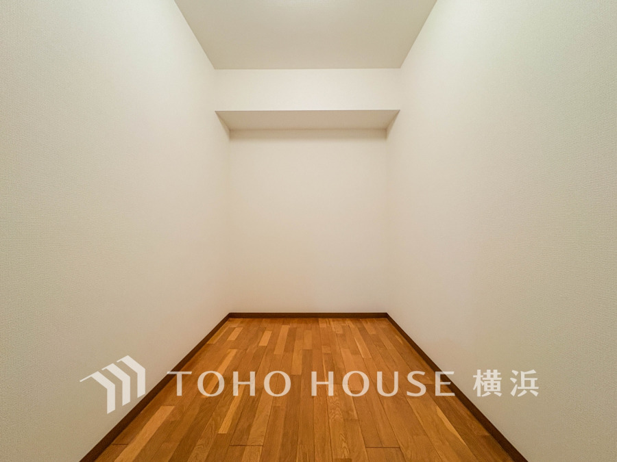 3.3帖のDENは多目的に使える空間です。収納としてはもちろん、書斎や家事室としても。