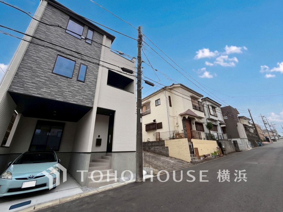 街に溶け合う美しい景観を生み出しているにも関わらず、採光や風通しを考えて設計された間取り。外観だけでなく、そこに住まうご家族の心地よさが最優先されますように。 