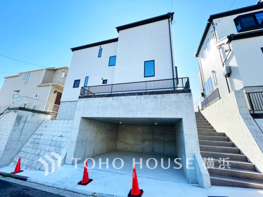 地下車庫にはカースペース2台分あり（車種によります）