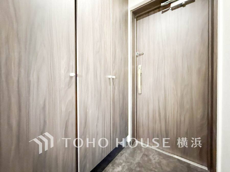 トールサイズのシューズボックスを設置した玄関スペース。
