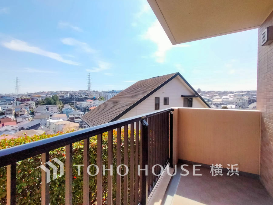 のびやかな眺望の広がる住環境。低層住宅が広がる街並みは、心地よい開放感が漂っています。
