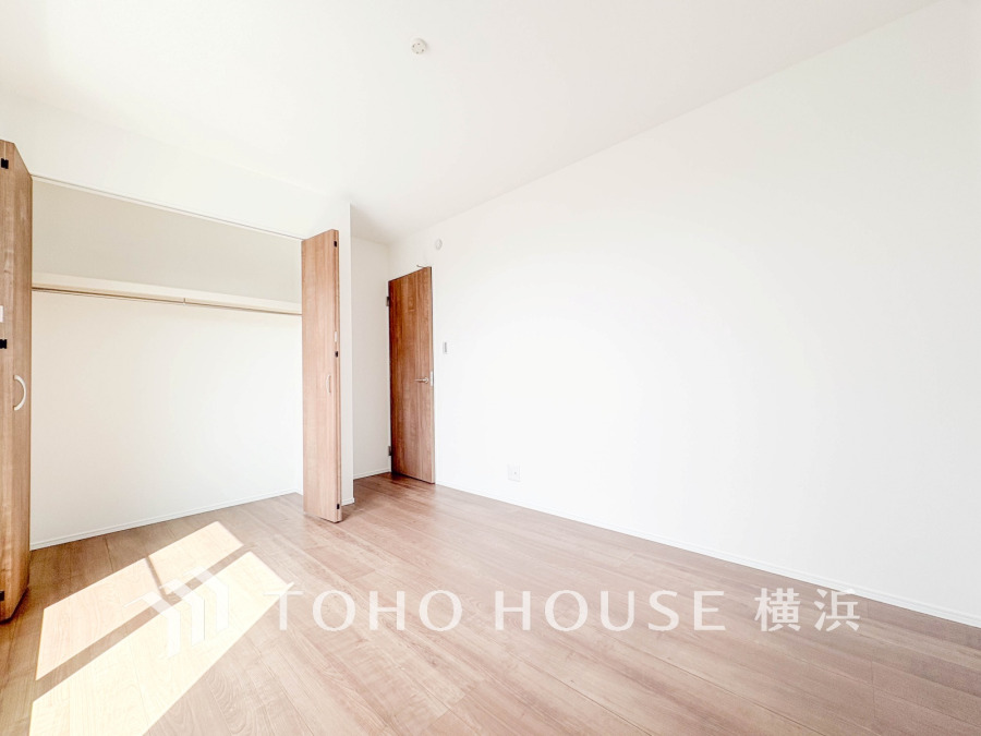 採光もアクセントの一つとして。プライベートルームにはやさしい光が射し込んでいて、この明るい好みの空間で読書をしたり、音楽を聞いたりと一人の時間も充実したものにできます。