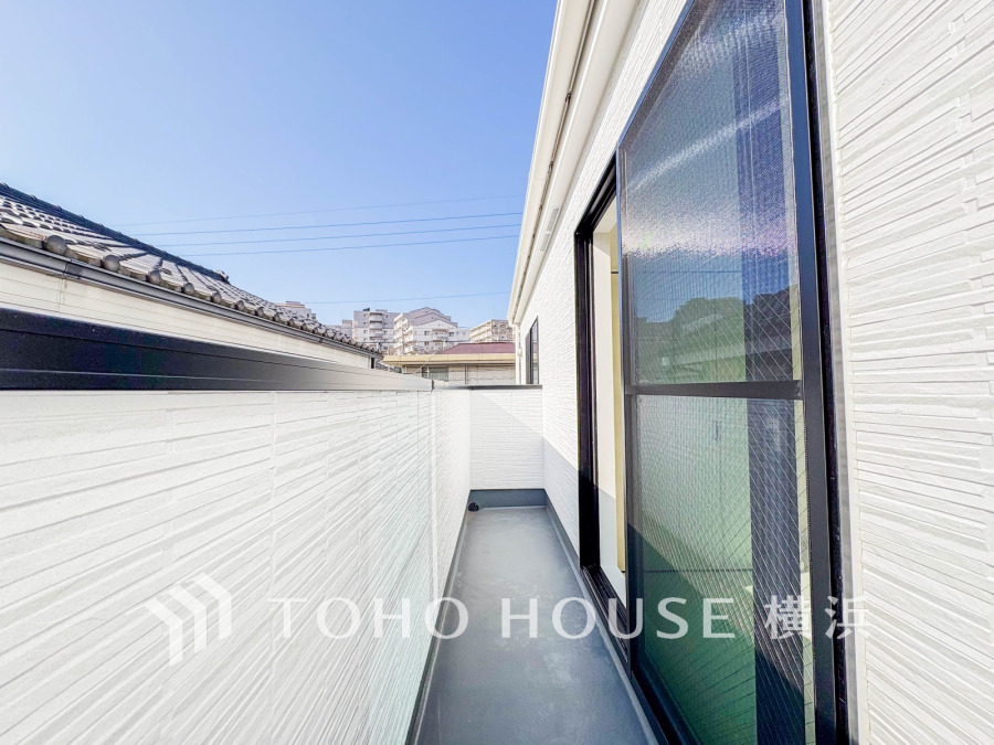 陽当たり良好な南西向きバルコニー。爽やかな風を感じて、心躍る素敵な暮らしがはじまります。