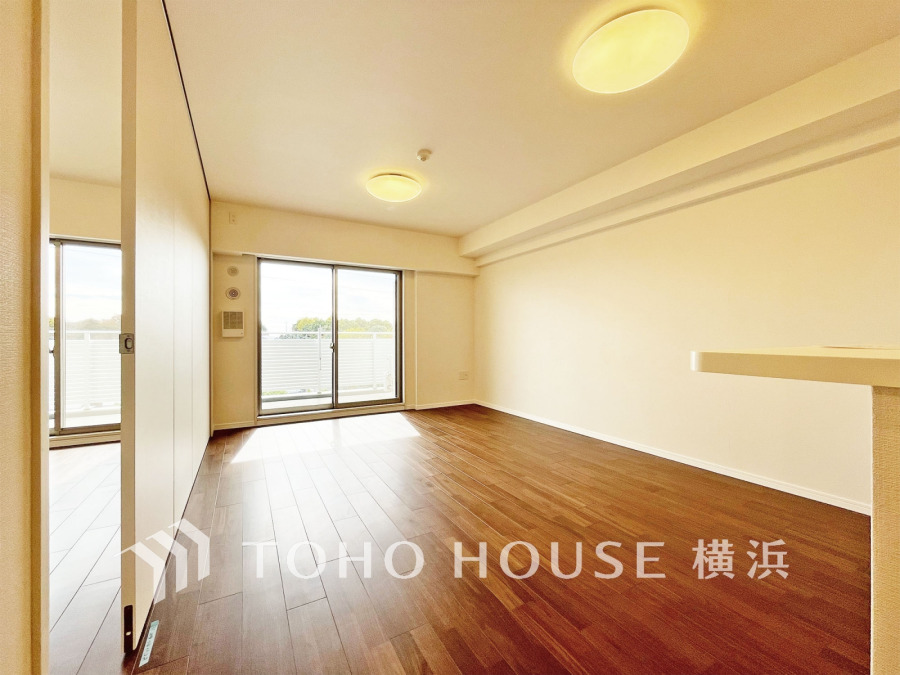 太陽の恵みを受けた明るい空間。吹きぬける風を感じながら爽やかで風通しの良い暮らしが叶います。
