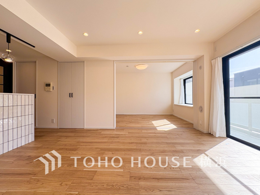 太陽の恵みを受けた明るい空間。吹きぬける風を感じながら爽やかで風通しの良い暮らしが叶います。
