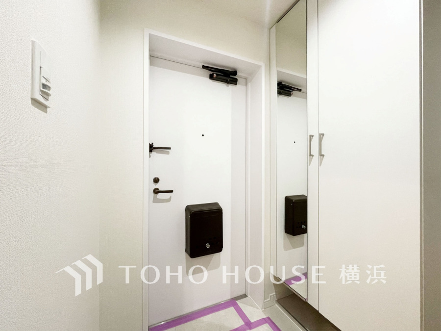 清潔感溢れる玄関がお出迎えする本邸宅の物語は、ここから始まる日常を期待させます。この場所には「希望」と「優越」で包み込んでくれる「特別」な空間があります。