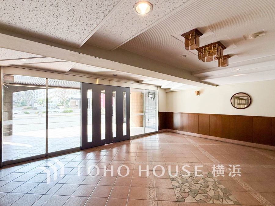 上質な空間を創り出すエントランスアプローチ。シンプルながらも風格が醸し出されています。 
