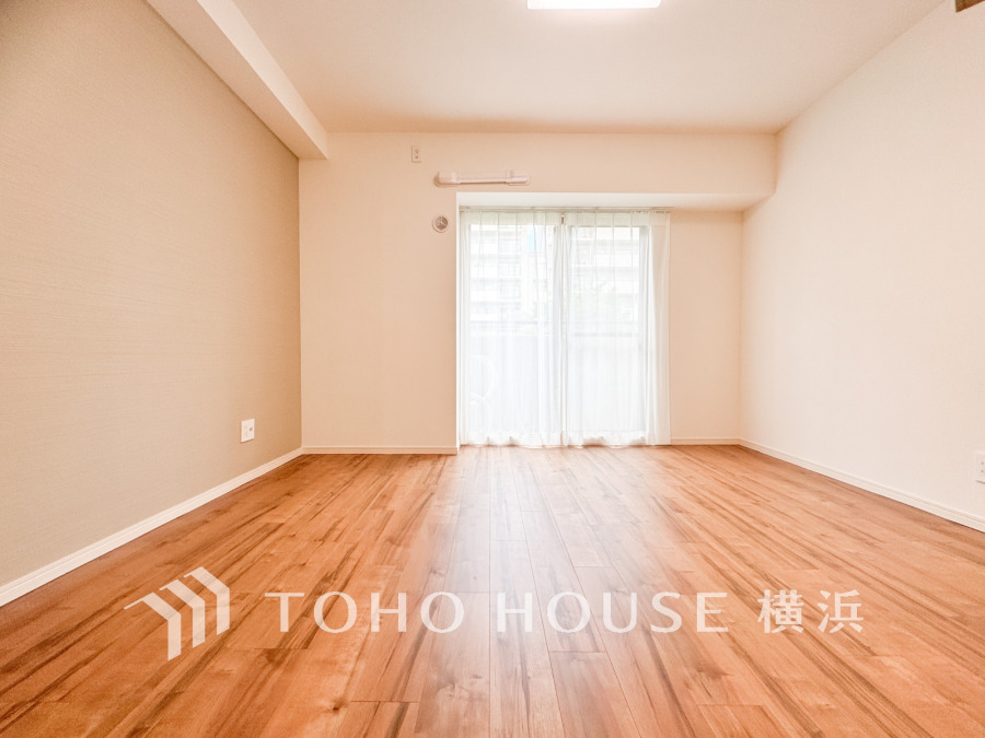 穏やかな風と陽光を導き、プライバシーに配慮された設計プランを採用し、居住性を一段と心地よいものにしています。明るく開放的な空間を演出しております。