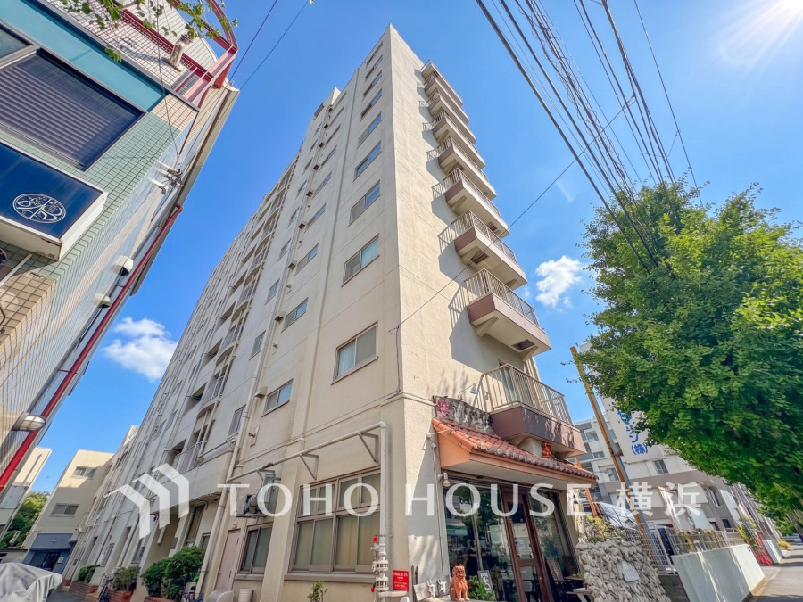 穏やかな風と陽光を導き、プライバシーに配慮された設計プランを採用し、居住性を一段と心地よいものにしています。周辺環境とのコラボレーションにより明るく開放的な空間を演出。