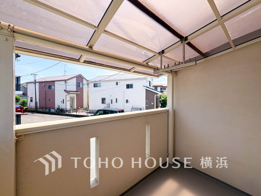 ずっと太陽を感じる事ができるのは、遮るものが視界に無いから。彼方に広がる風景が絵画のように広がります。