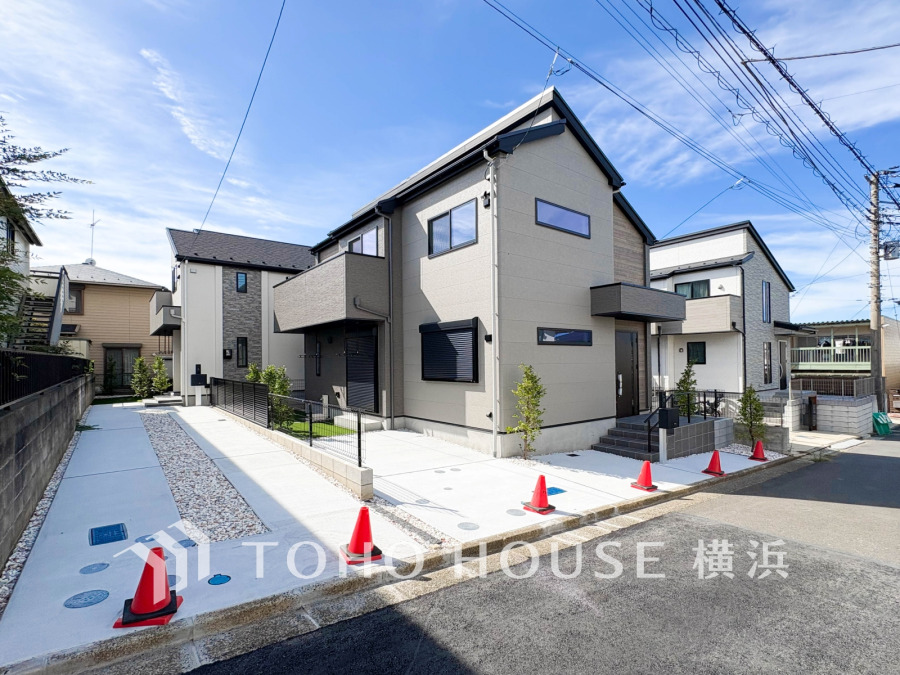 爽やかな青空の下に贅沢なほどに降り注ぐ陽光、豊かな居住性と、クオリティが見事に調和した住空間は、住まうことの喜びを感じさせてくれます。 