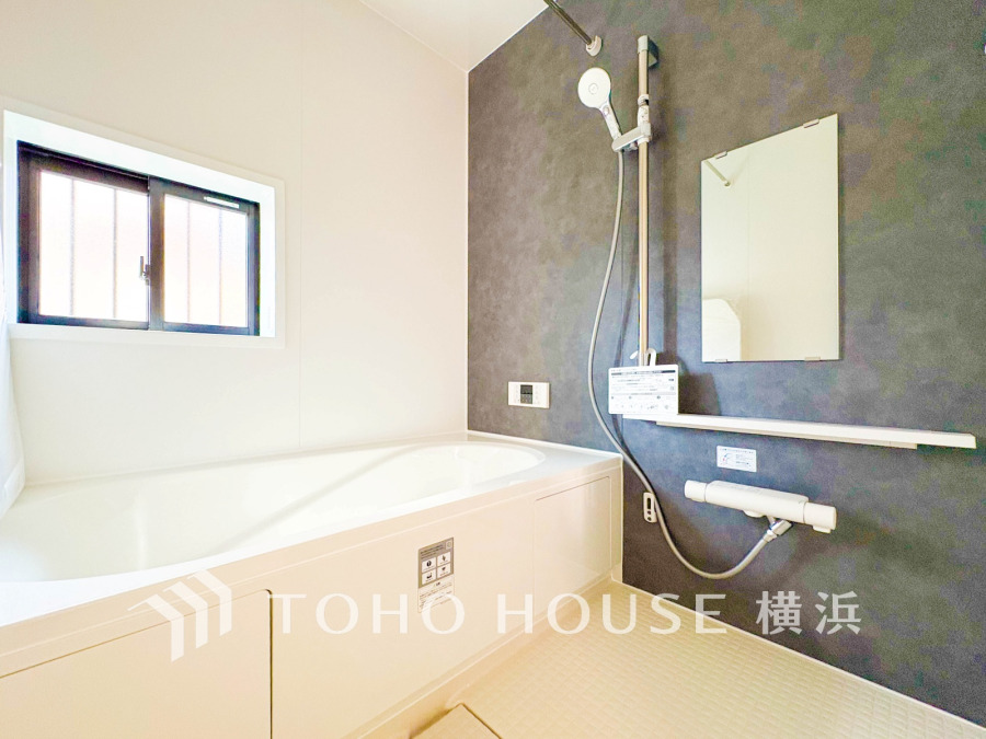 掃除のしやすさ・収納の便利さなど、おふろを使う人、お手入れする人、みんなにとっての「しあわせ性能」を追求したバスルームを採用いたしました。