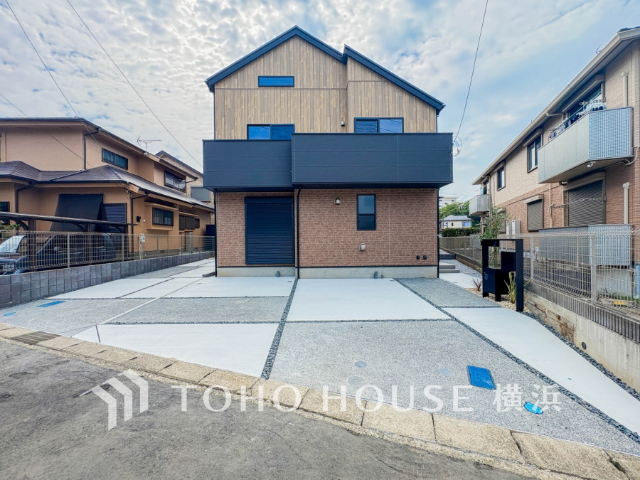 爽やかな青空の下に贅沢なほどに降り注ぐ陽光、豊かな居住性と、クオリティが見事に調和した住空間は、住まうことの喜びを感じさせてくれます。