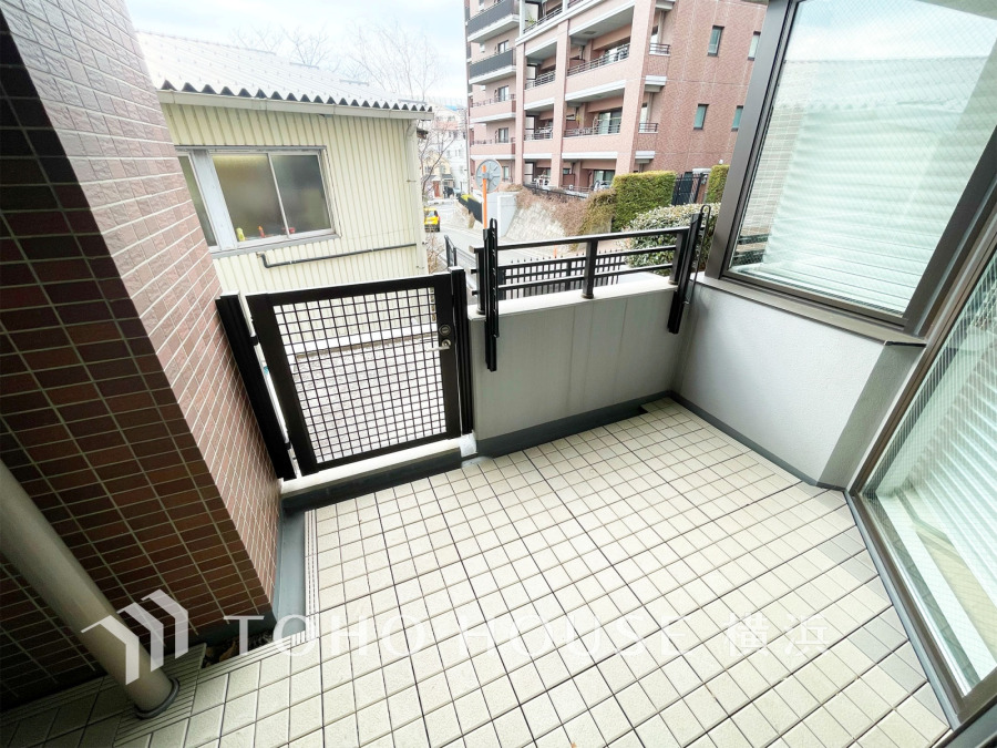 季節感を演出する多彩な樹木と豊かな彩りが重なり、四季折々の変化を楽しめる心地よい場所となることでしょう。時間の経過と共に味わいが出る素敵な空間へ。