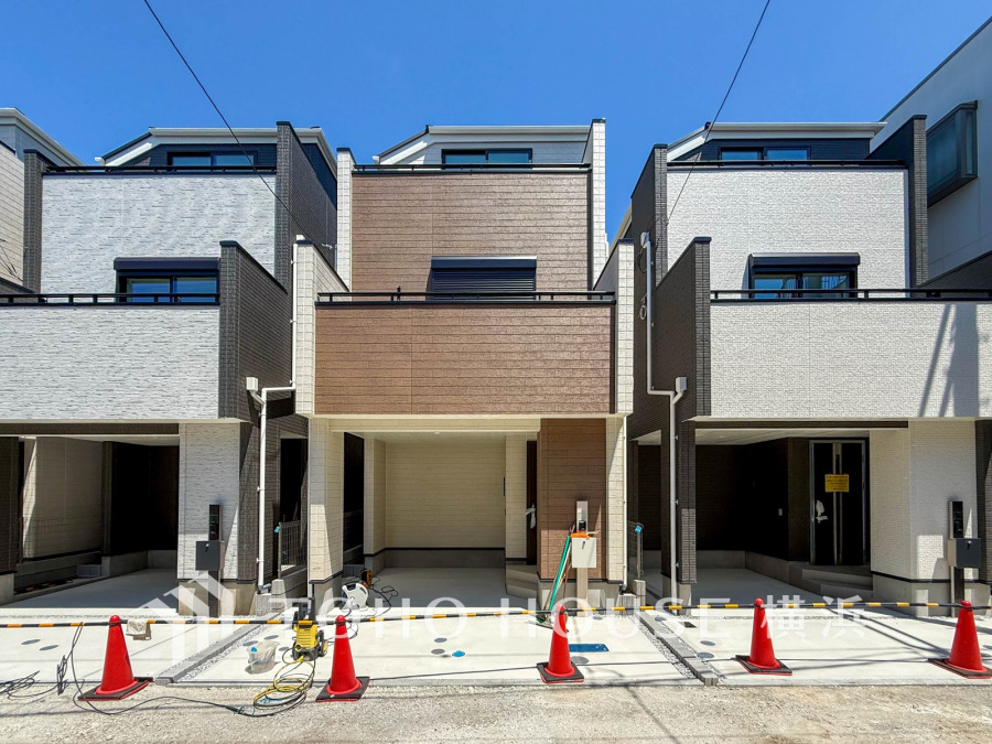 住む人を映し出す洗練された佇まいは、いつまでも輝き続けながらいつしか街の風景に溶け込んでいきます。
