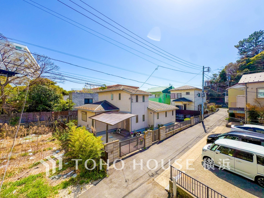 開放感があり、遮るものもなく気持ちのいい景色が広がります。お部屋にも爽やかな風と暖かく柔らかな日差しが差し込み、毎日の暮らしを豊かに彩ります。