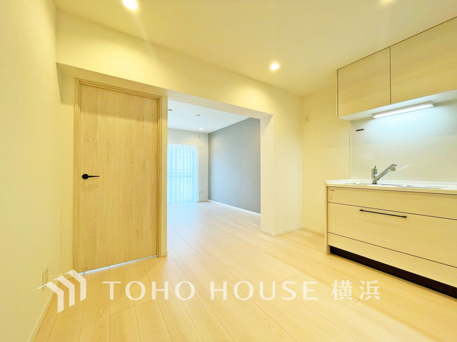 家族みんなが爽やかに健やかに過ごせるように、溢れる光をたっぷり取り込んだリビングダイニング。集いの場、憩いの場としての快適性を求めたやすらぎの空間です。