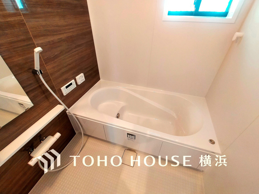 1日の疲れを取り心身を癒すことができる住まいの中のリラクゼーション空間、バスルーム。心からゆったりと寛いでいただけるよう、ゆとりのスペースを確保しています。