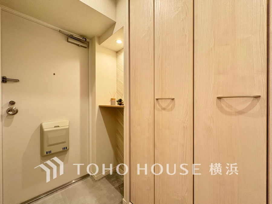 居住者の帰り、訪れる方を優しく迎え、やすらぎに満ちた生活空間を予感させる。健やかな暮らしを楽しめそう。