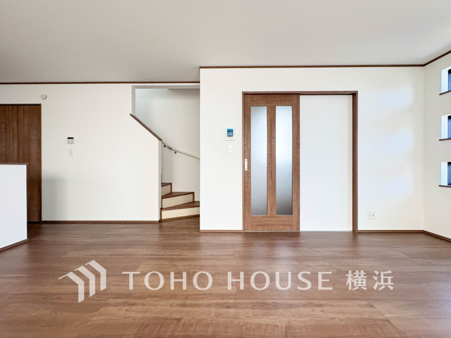 家族みんなが爽やかに健やかに過ごせるように、溢れる光をたっぷり取り込んだリビングダイニング。集いの場、憩いの場としての快適性を求めたやすらぎの空間です。