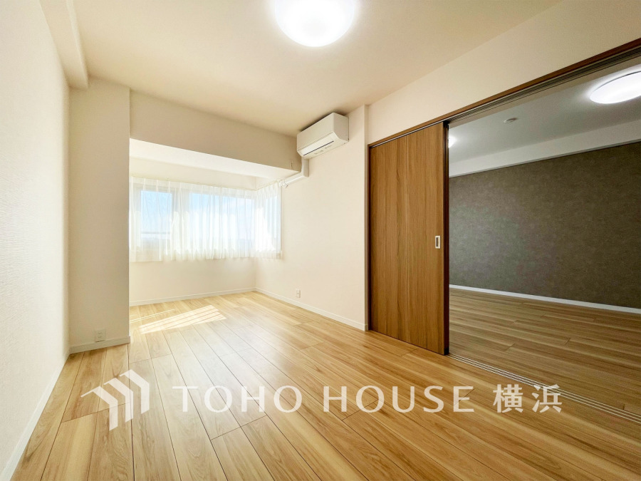 リビングに隣接した洋室は、引き戸を開け放してLDK空間を共有しながら開放的に使うこともできます。
