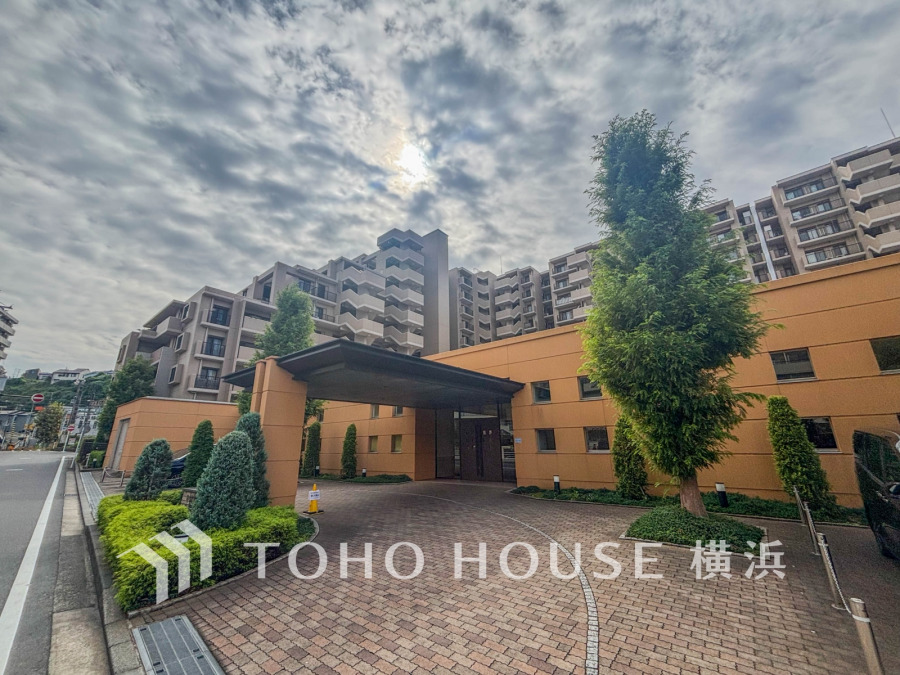 街に溶け合う美しい景観を生み出しているにも関わらず、採光や風通しを考えて設計された間取り。外観だけでなく、そこに住まうご家族の心地よさが最優先されますように。