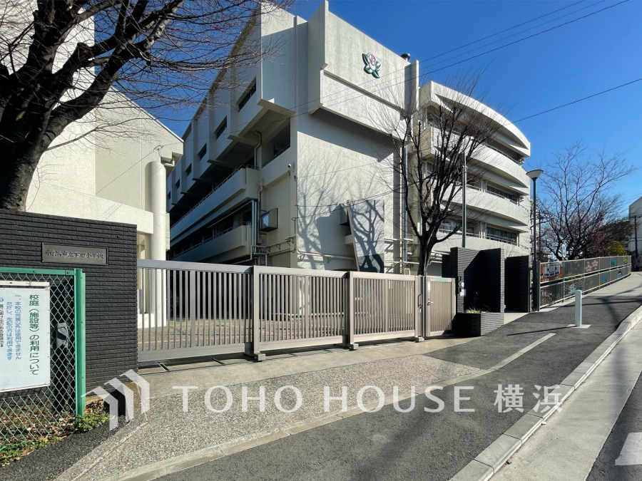 下田小学校まで　約1100ｍ
