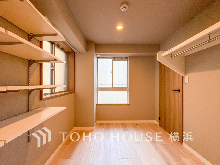 2wayアクセスの大型ウォークインクローゼット。大容量の収納が叶います。