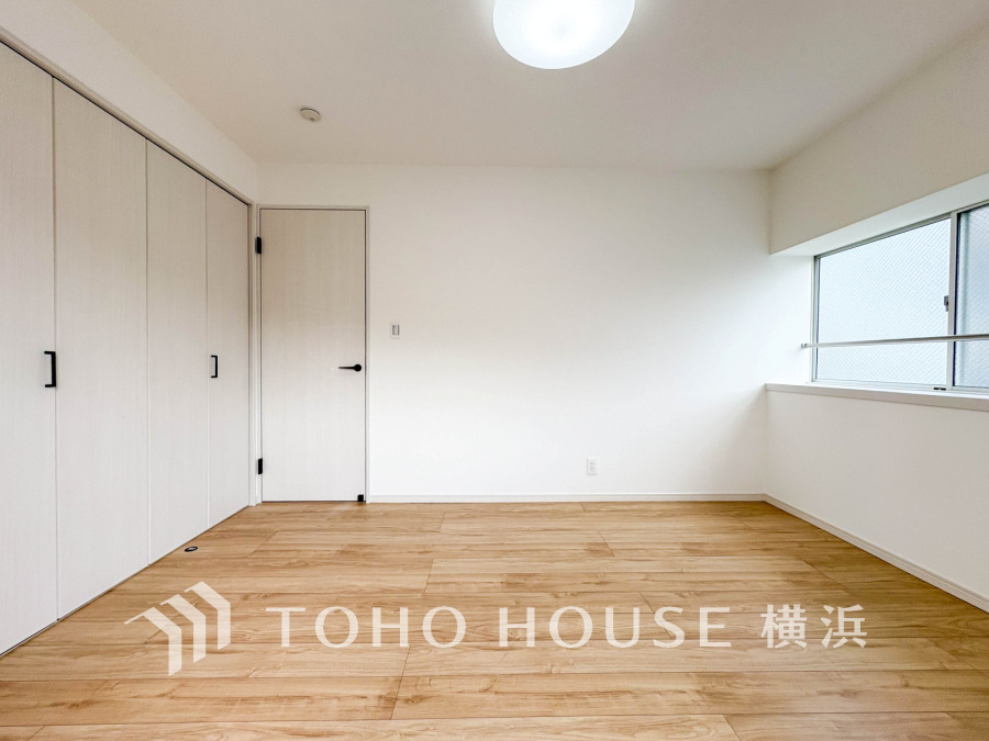 1日の疲れを癒し、心地よく寛げるようゆったりとした広さを確保しています。プライベートタイムをより優雅に穏やかに…。落ち着いた雰囲気を紡ぎます。