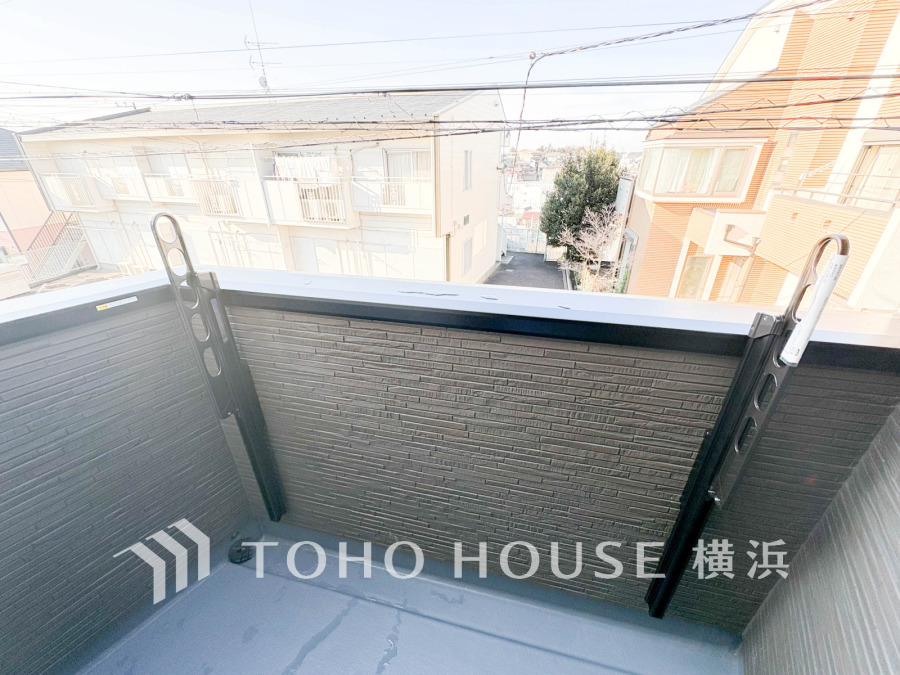 気持ちのいい空が見渡せるバルコニー。爽やかな風を感じて、心躍る素敵な暮らしがはじまります。
