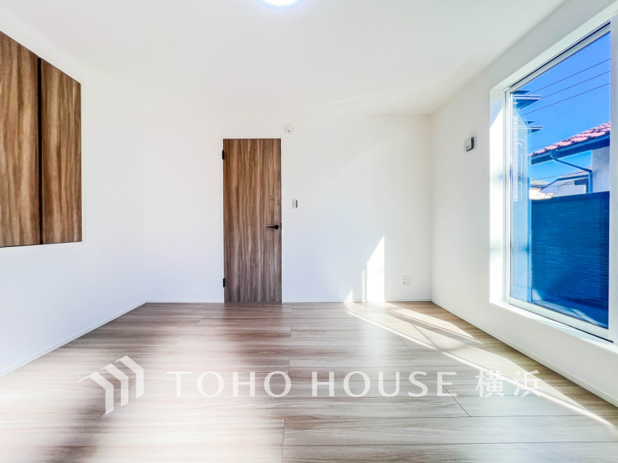 採光もアクセントの一つとして。プライベートルームにはやさしい光が射し込んでいて、この明るい好みの空間で読書をしたり、音楽を聞いたりと一人の時間も充実したものにできます。