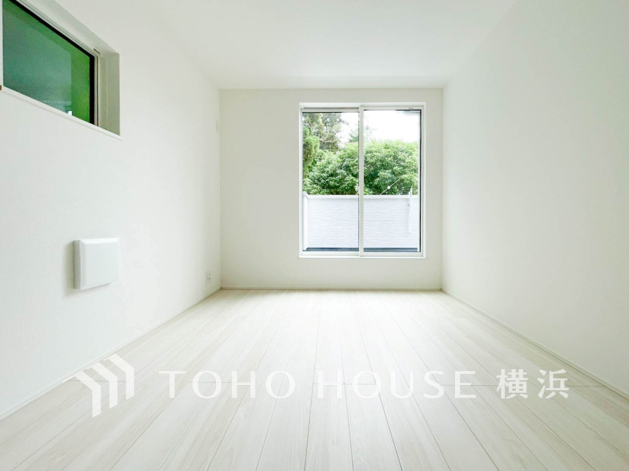 1日の疲れを癒し、心地よく寛げるようゆったりとした広さを確保しています。プライベートタイムをより優雅に穏やかに…。落ち着いた雰囲気を紡ぎます。