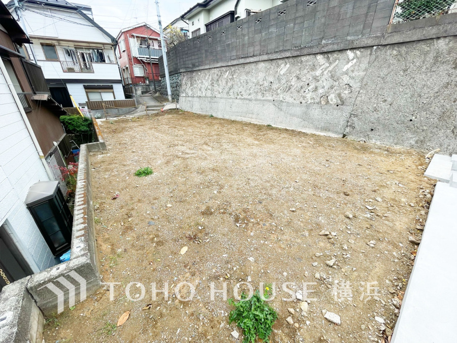 高台エリアの閑静な住宅街で、のびやかで落ち着いた暮らしを愉しめそう。