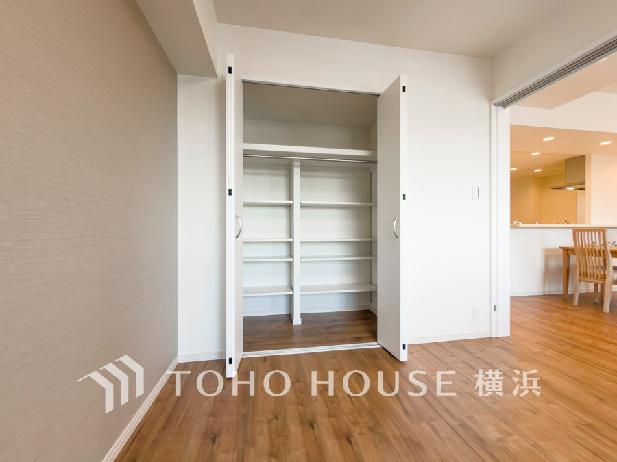 ゆとりと収納を確保した洋室。自分時間を充実させながら心豊かなひとときを過ごすための大切な空間です。
