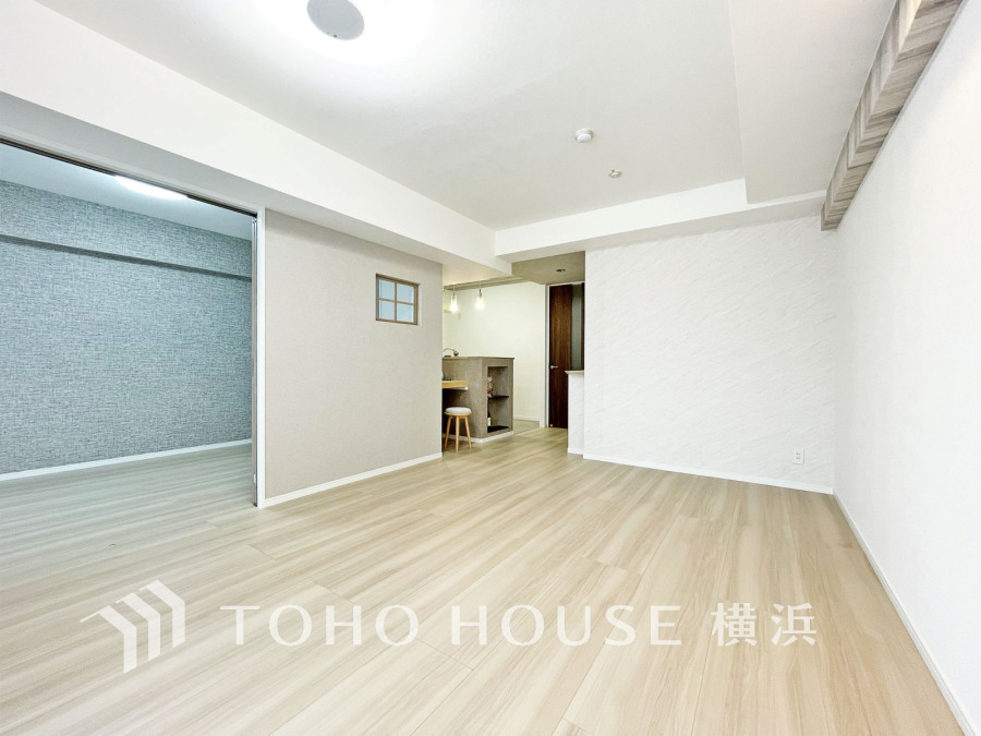 光と風があふれる開放的なリビングダイニングには自然と家族みんなが集まってきます。明るく穏やかな空気の中で飲んだり、食べたり、笑ったり。