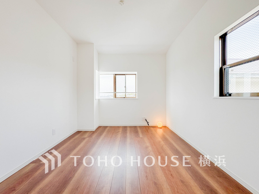 過ぎ行く時間をゆったりと感じることができる落ちついたプライベートルーム。リビングで楽しく過ごした後はゆっくり寛ぎの時間を満喫できます。静かな環境でリラックスタイムを愉しんで。