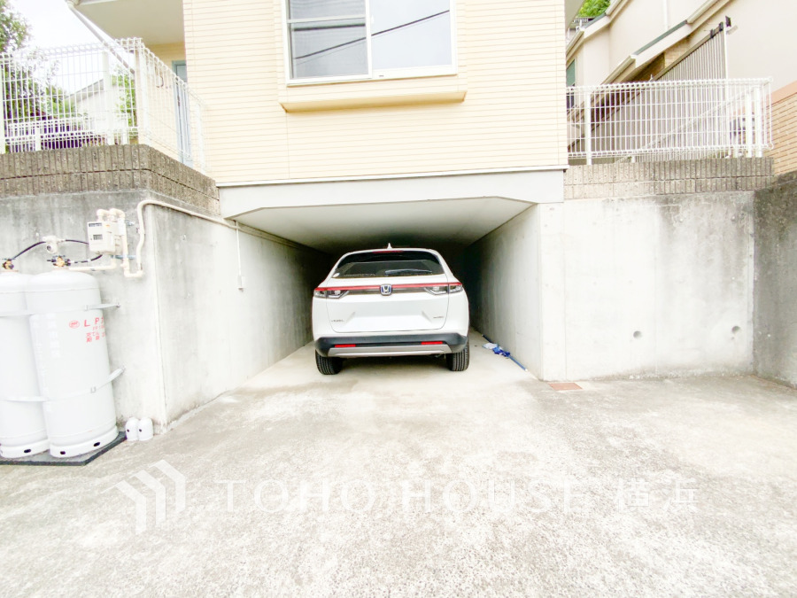 カースペースもしっかり確保されています。駐車可能な車のサイズは担当者にご確認ください。。