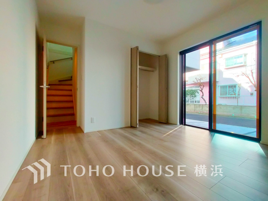 過ぎ行く時間をゆったりと感じることができる落ちついたプライベートルーム。リビングで楽しく過ごした後はゆっくり寛ぎの時間を満喫できます。静かな環境でリラックスタイムを愉しんで。